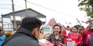 Pimpin Pembagian Bendera, Karolin: Efisiensi Anggaran Tak Boleh Kurangi Pelayanan Masyarakat
