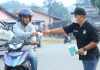 Pertina Landak Bagikan 500 Masker, Warga Diingatkan Waspadai Kabut Asap