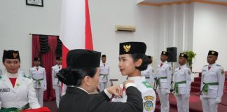 30 Anggota Paskibraka Landak Resmi Dikukuhkan, Karolin Beri Pesan Khusus