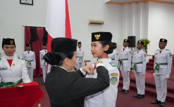 30 Anggota Paskibraka Landak Resmi Dikukuhkan, Karolin Beri Pesan Khusus