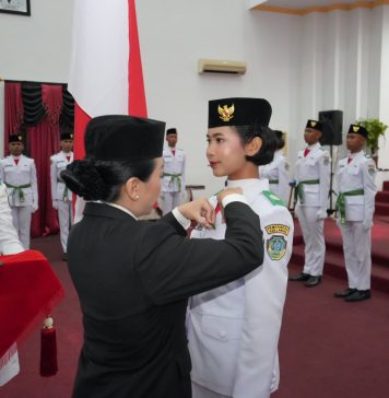 30 Anggota Paskibraka Landak Resmi Dikukuhkan, Karolin Beri Pesan Khusus