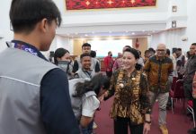 Tutup KKM FISIP Untan, Bupati Karolin Dorong Mahasiswa Bawa Aksi Nyata
