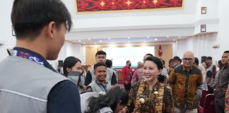 Tutup KKM FISIP Untan, Bupati Karolin Dorong Mahasiswa Bawa Aksi Nyata
