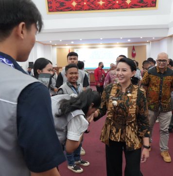 Tutup KKM FISIP Untan, Bupati Karolin Dorong Mahasiswa Bawa Aksi Nyata