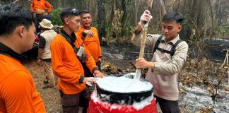 Polres Landak Uji Formula X-Fire untuk Padamkan Karhutla di Lahan Gambut