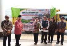 Terima Bantuan dari Gubernur Norsan, Karolin: Ini Sangat Krusial bagi Warga Landak yang Terdampak Kabut Asap