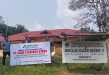 Peduli Pendidikan, PT APU Salurkan Bantuan Material ke SDN 11 Semunti