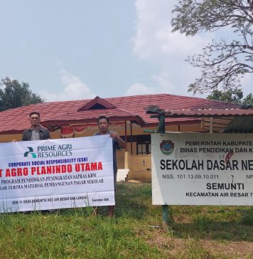 Peduli Pendidikan, PT APU Salurkan Bantuan Material ke SDN 11 Semunti