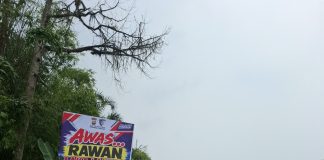 Satlantas Polres Landak Pasang Spanduk di Dua Titik Rawan Kecelakaan